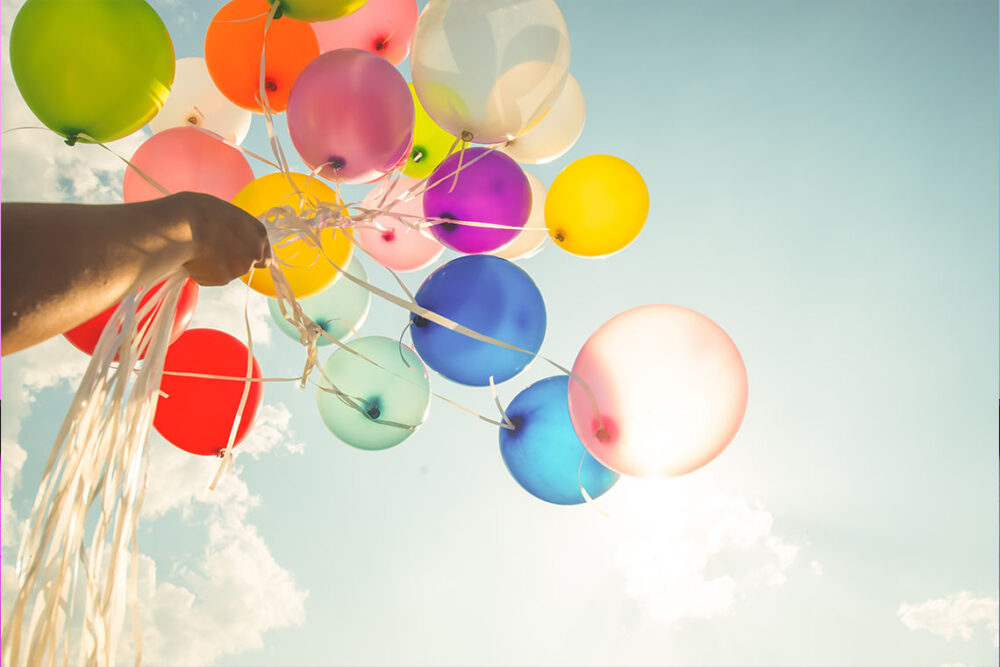 Strauß bunter Luftballons